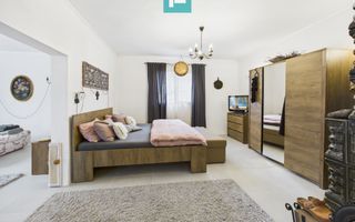 Casă renovată în localitatea Comănești, Arad - Poză 8