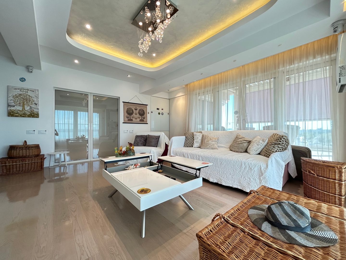 Penthouse 3 Camere Summerland | Vedere Mare și Lac | Dotări Premium - Poză 1