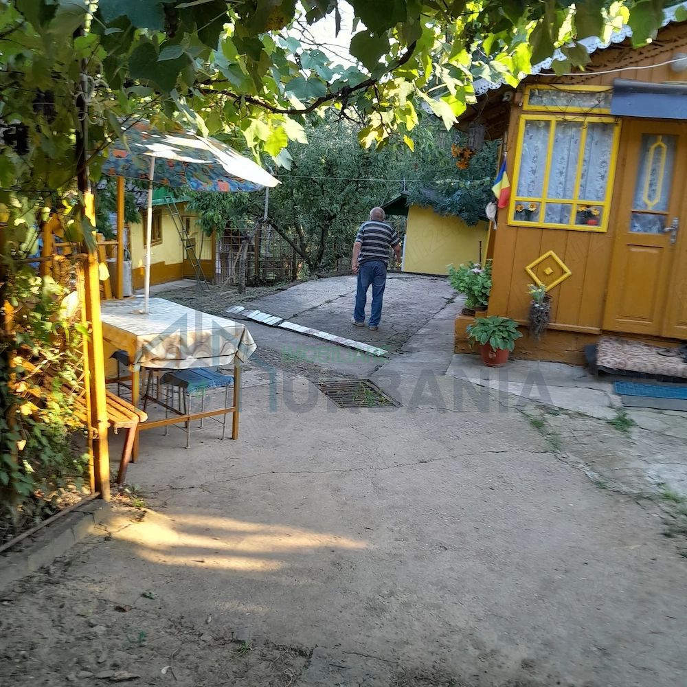 Gospodărie țărănească de vânzare cu 2 case și teren 6.700 mp, Cozia, jud. Iași - Poză 9
