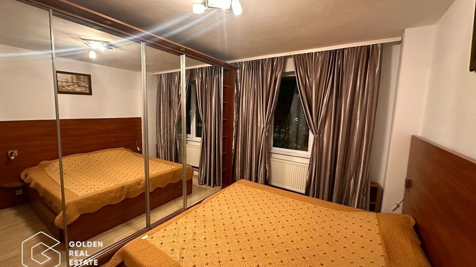 Apartament superb, ultracentral, 3 camere, centrala proprie si 2 locuri parcare - Poză 1