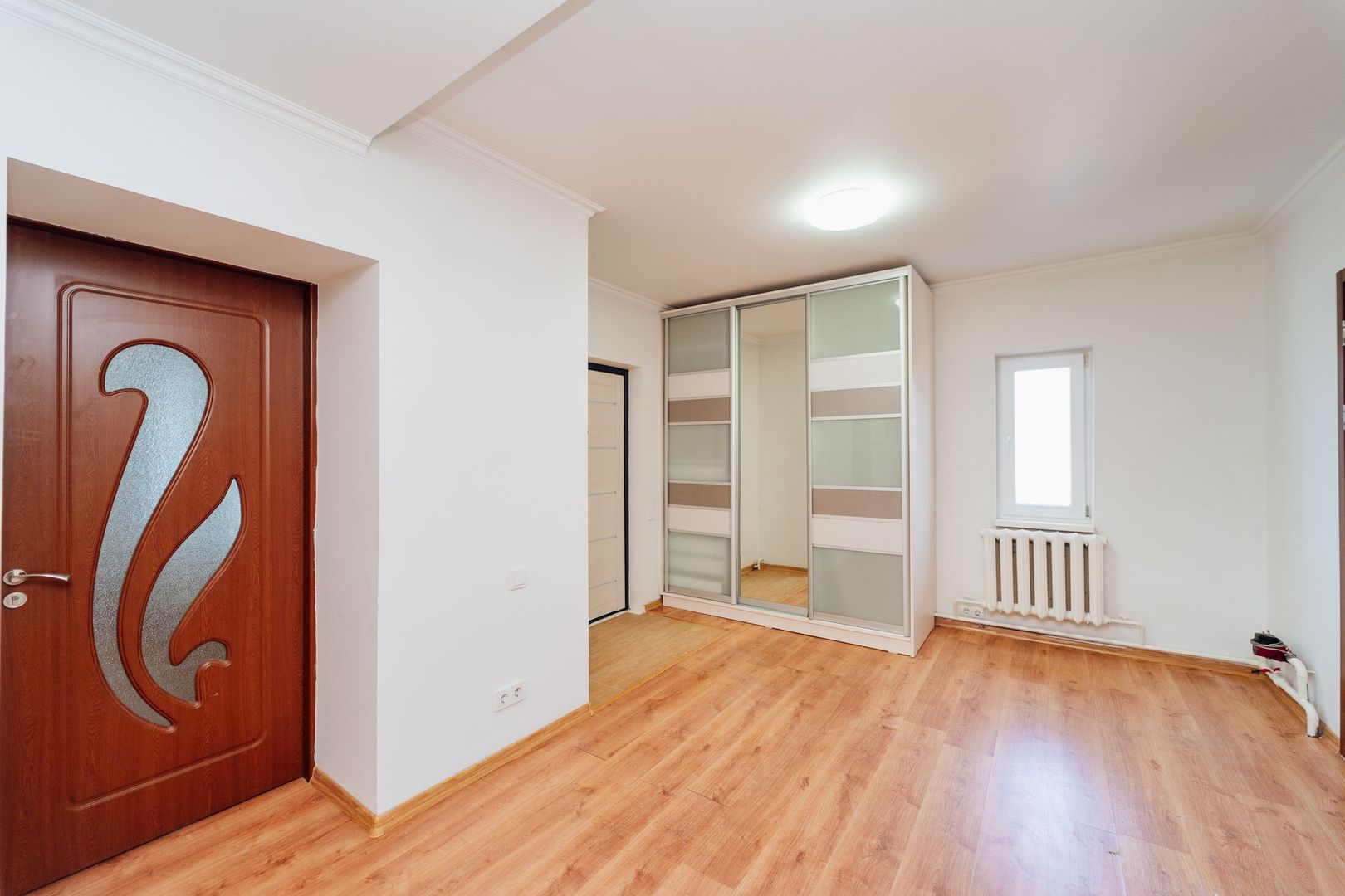 Casă în Vatra - strada centrală Linella - Poză 3