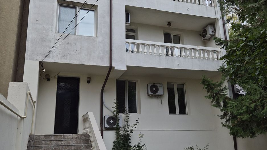 De vânzare Vilă individuala 11 camere curte proprie Parcul Carol - Poză 2