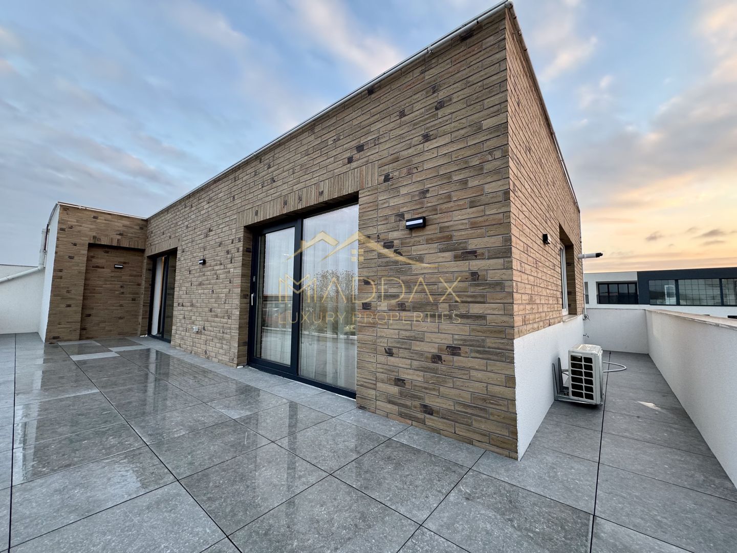 Duplex cu 4 Camere *211mp* / 2 parking / Erou Iancu Nicolae - Poză 2