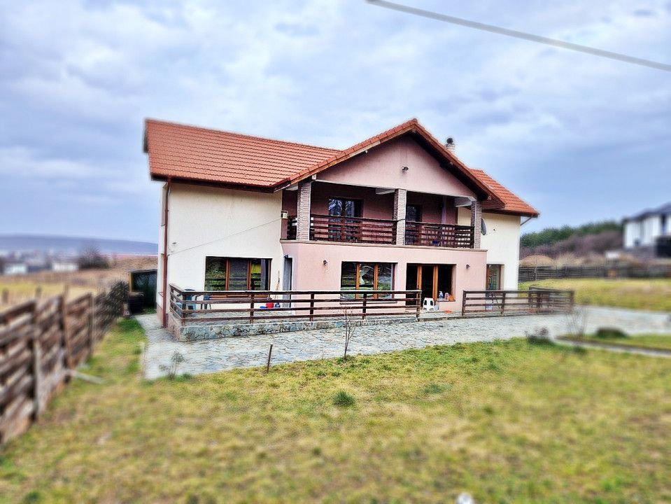 Vanzare vila deosebita, 7 camere, Labusesti-Uiasca - Poză 1
