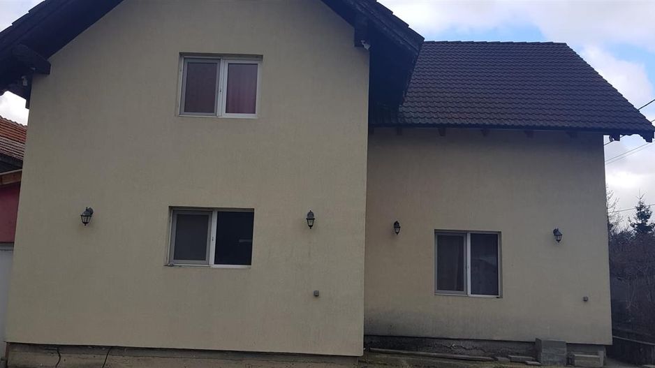 Camin primitor pe compozitie particulara, curte individuala - Poză 12