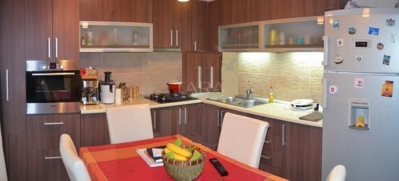 Apartament cu 3 camere de vânzare în zona Campului - Poză 2