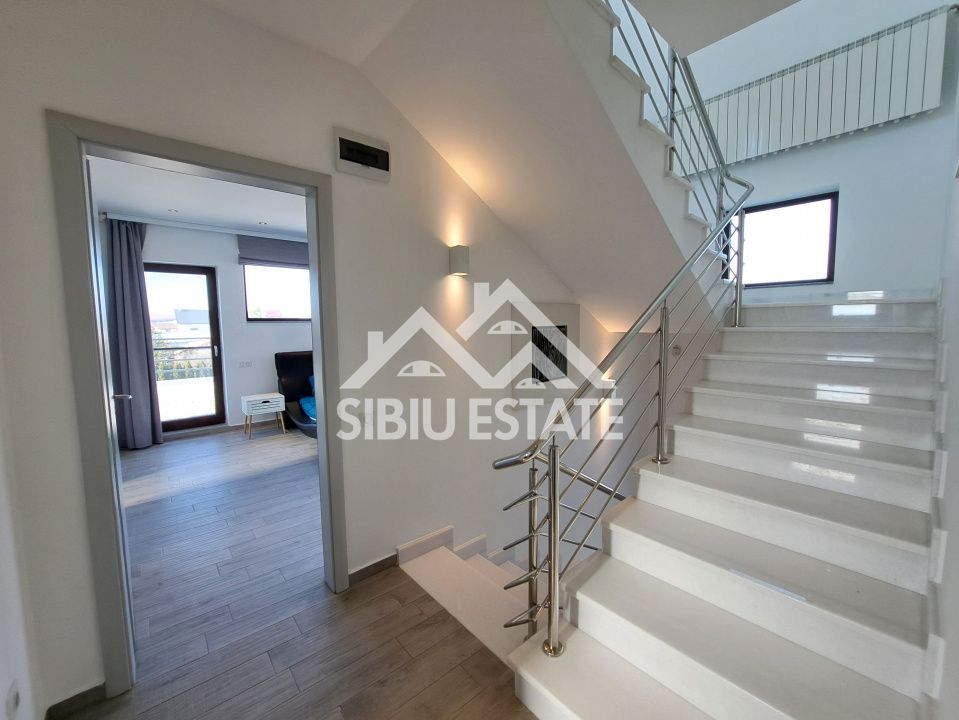 Casa cu 4 garaje, terase panoramice, teren mare - Poză 21