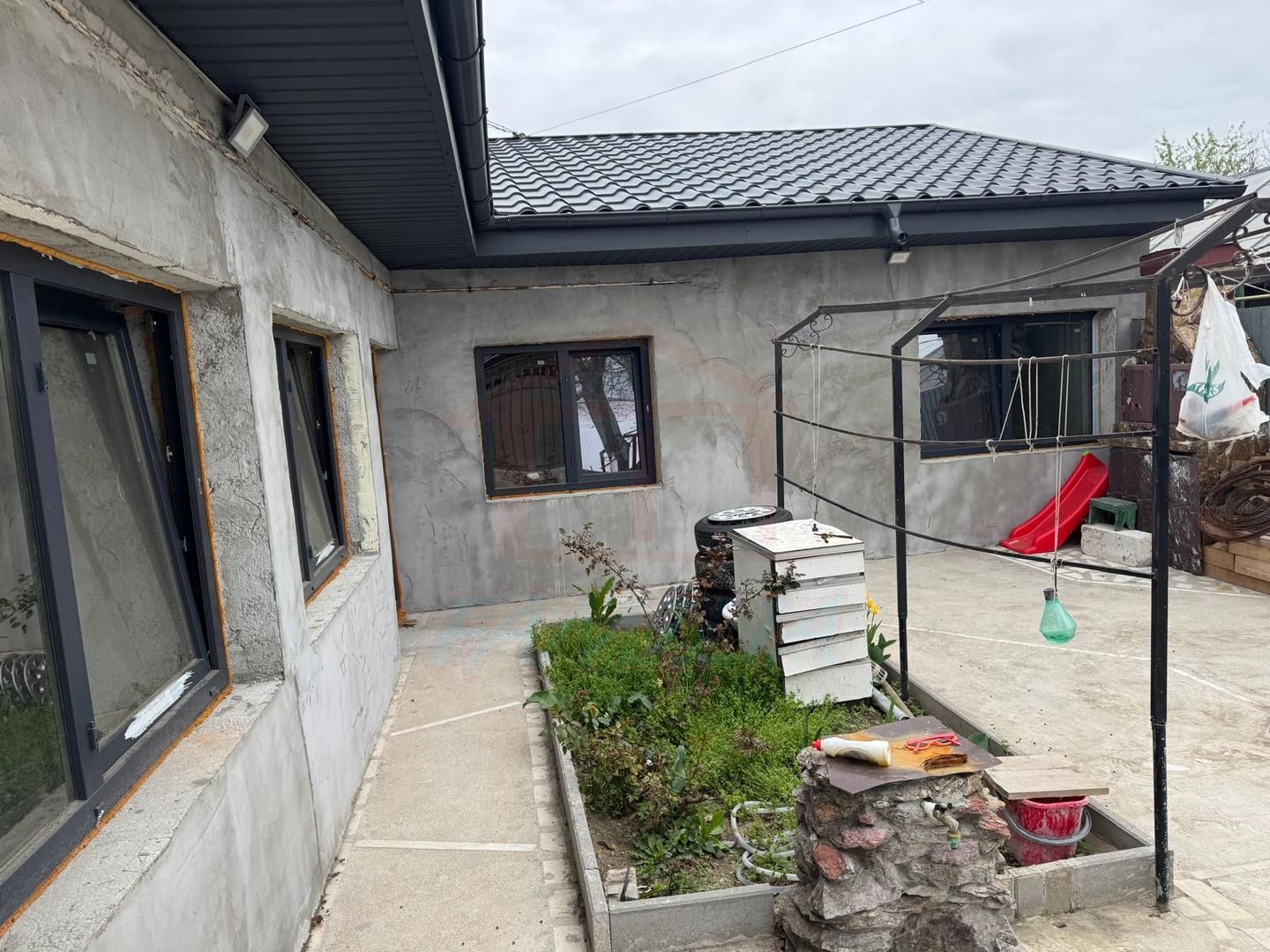 114.000 Euro- casa 3 dormitoare, 2 grupuri sanitare, zona Arcasilor - Poză 1