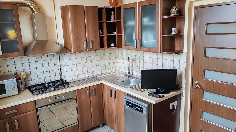 Bloc Rusesc Bucurestii noi vis a vis de metrou Bazilescu boxa - Poză 11