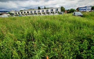 BARTOLOMEU,intravilan,intre case,suprafata de 774 mp,constructii P+2 - Poză 3