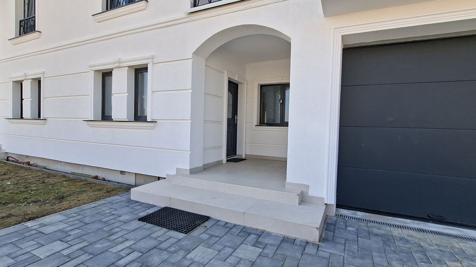 Duplex spatios cu garaj si pereti dublii - Poză 1