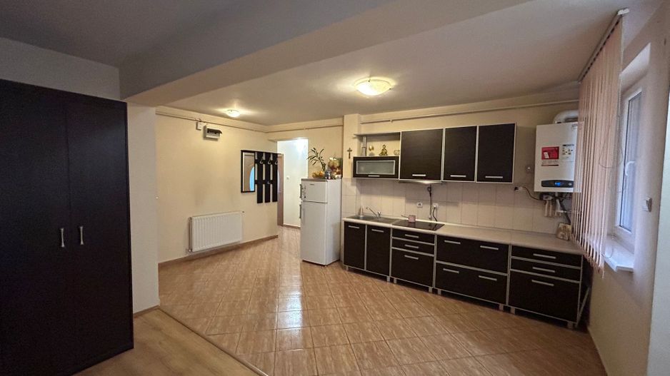 Apartament 3 camere, parter inalt - zona Cetate - Poză 3