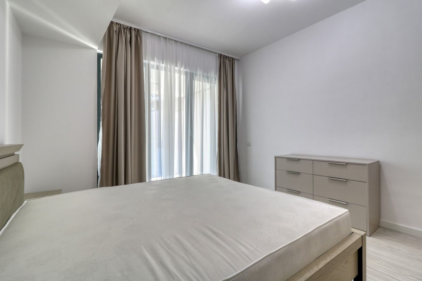 AP. 2 CAMERE DECEBAL, PRIMA INCHIRIERE, PARCARE, INCALZIRE PARDOSEALA - Poză 17