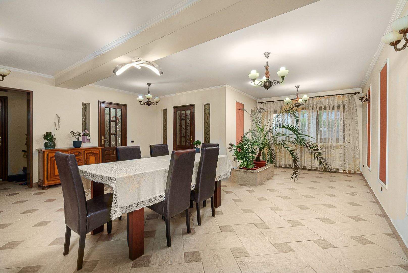 RAHOVA Salaj Vila 2007 S+P+1+M calitate superioara 370 mp - Poză 10