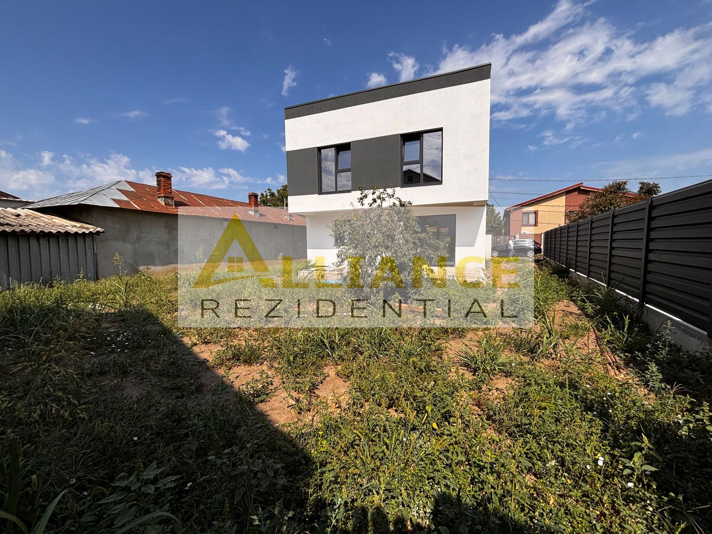 Casă modernă de vânzare – 4 camere, 350 mp teren - Poză 3