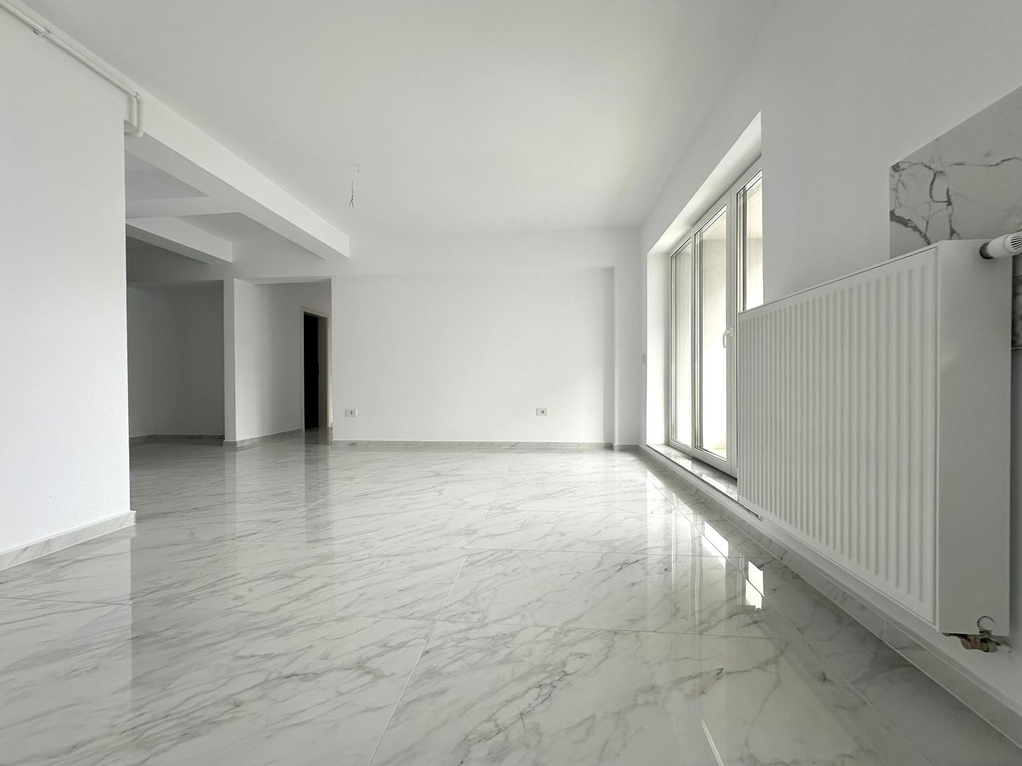 Apartament 3 camere, nemobilat | Parcare  + boxă - Poză 2