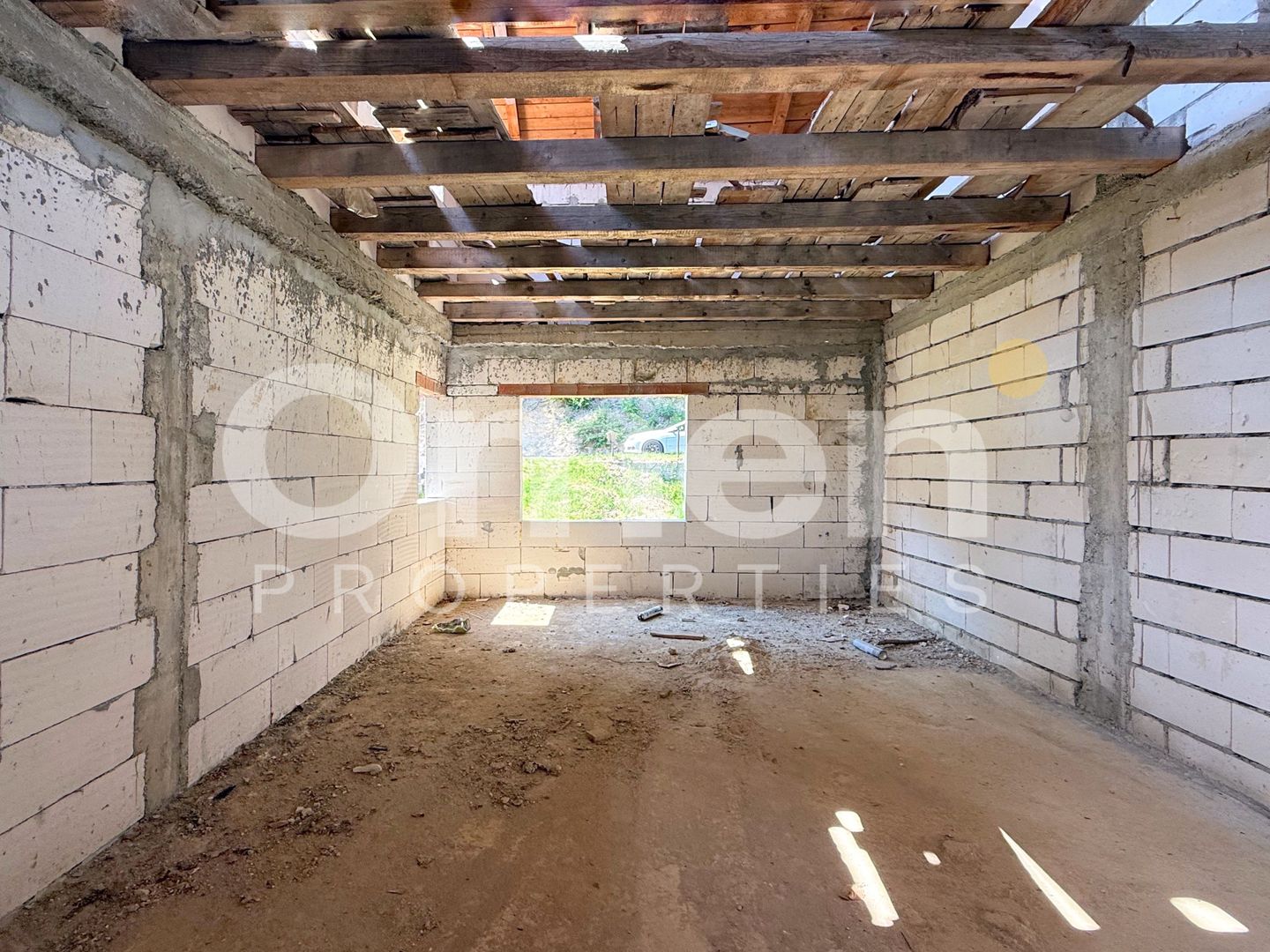 Casa la rosu de 304 mp utili, in Baita,Maramure-colț de rai într-o zonă retrasă - Poză 6