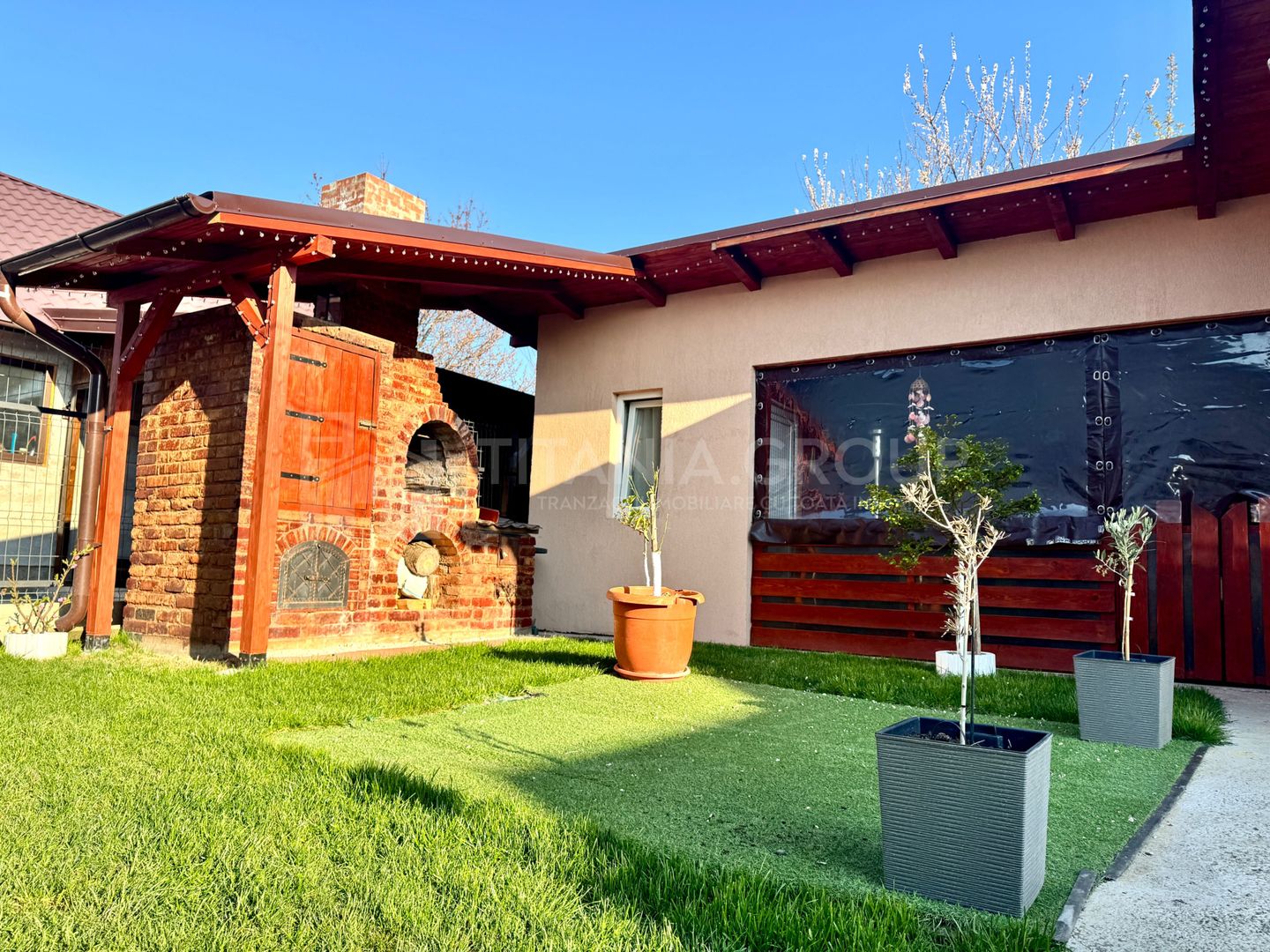 Se vinde “acasa”, 4 camere decomandate, panouri+baterii, teren 397mp,m - Poză 2