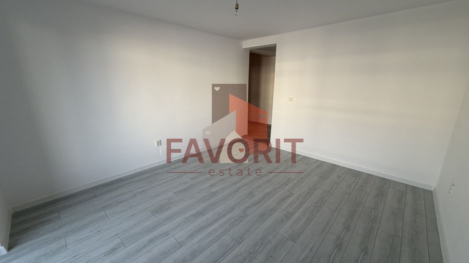 Etaj 2. Disponibil imediat. Decomandat. TVA 21% inclus in pret - Poză 5