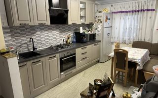 De vanzare apartament cu 3 camere, zona Mall. - Poză 3