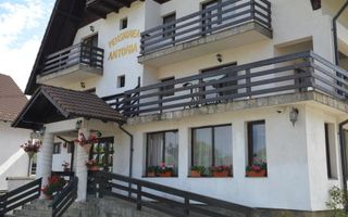 Pensiune la cheie de vânzare în Bran – Afacere cu 10 camere plus piscina - Poză 2