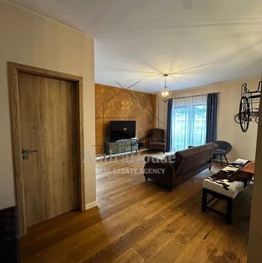 Apartament 3 camere in imobil tip vila, 79 mp, garaj, curte comuna, Gruia - Poză 3