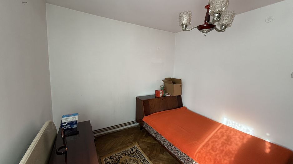 Apartament cu 3 camere central - Poză 3