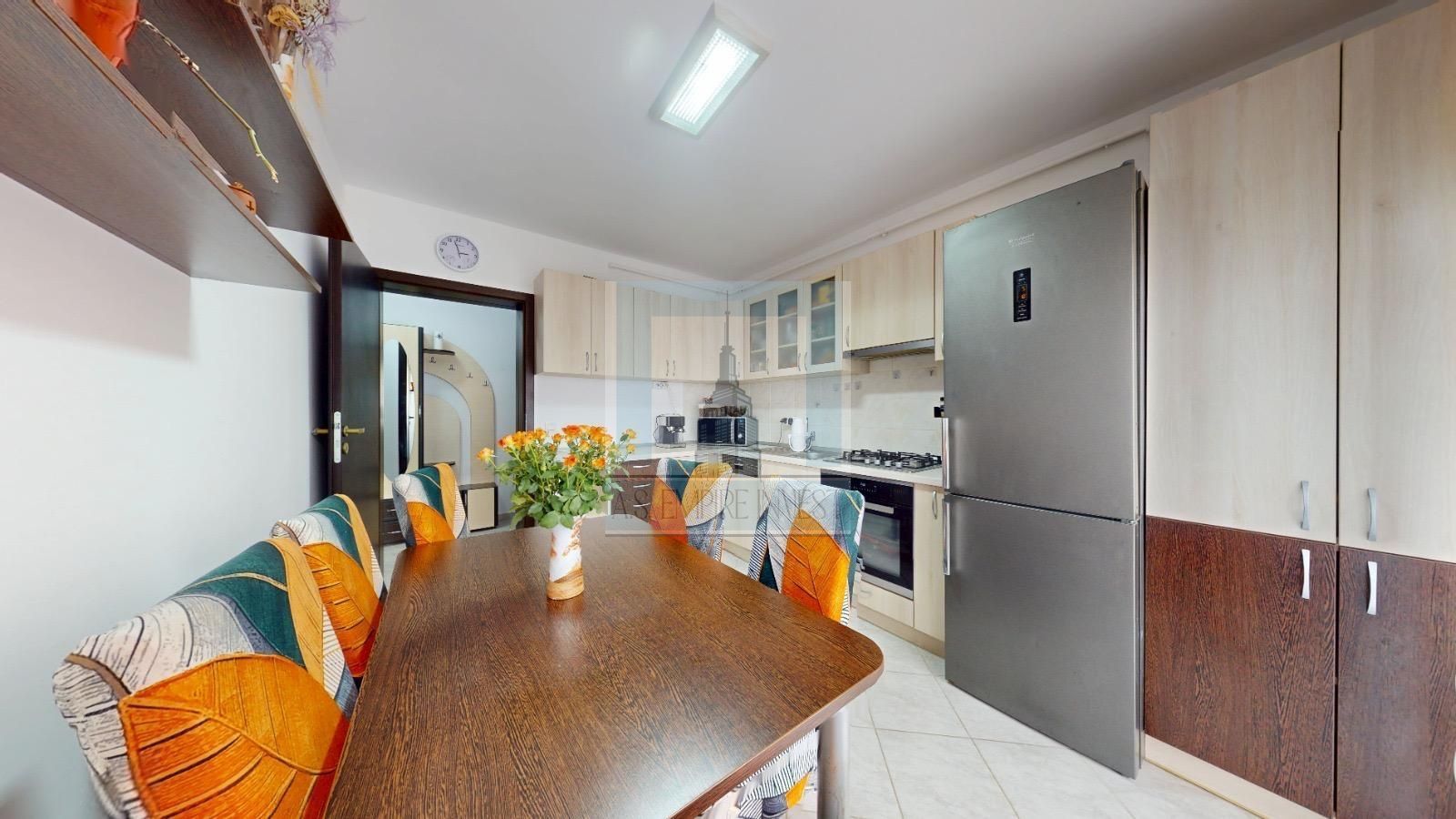 Apartament 3 camere, 121 mp,2 bai, 3 balcoane-zona Subcetate/Sanpetru - Poză 3