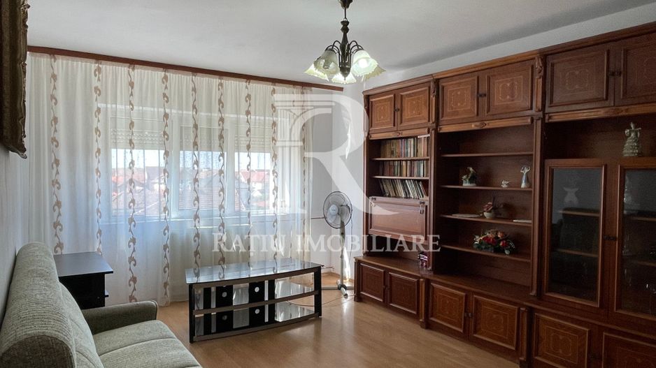 Apartament cu 3 camere | Decomandat | Parcare | Nufărul | Oradea - Poză 1