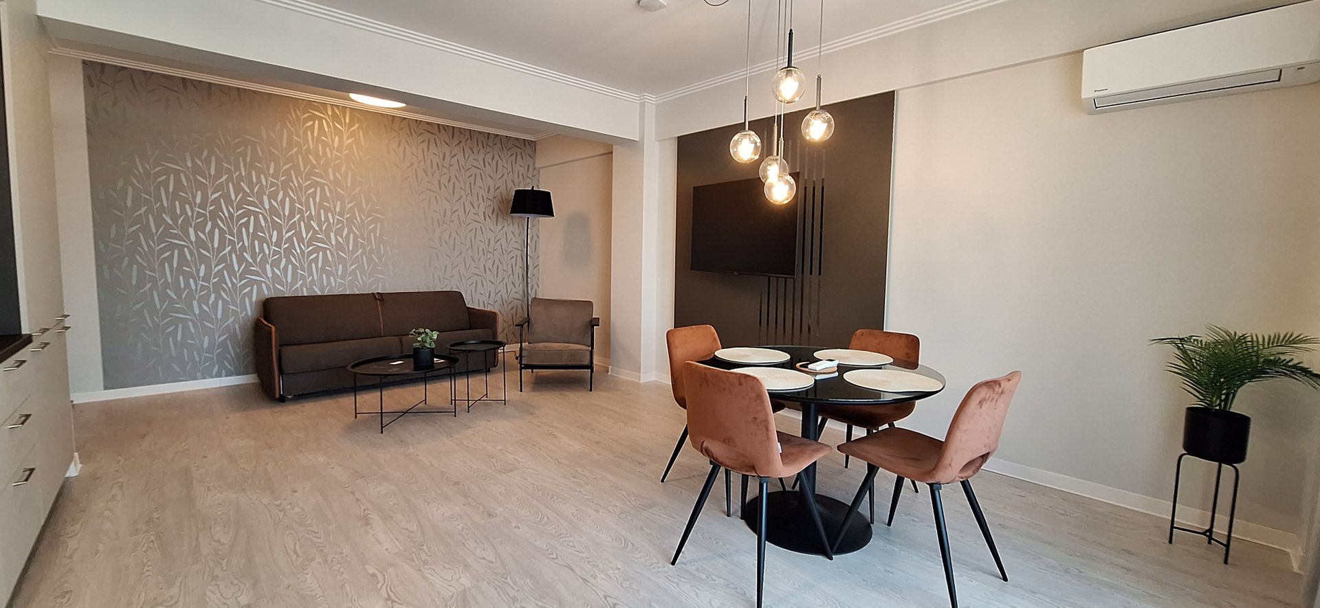 Apartament mobilat si utilat cu 2 locuri de parcare - Poză 3