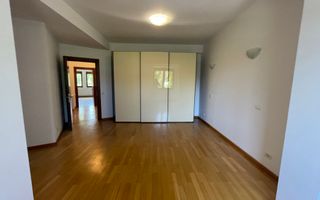 VILA CU 5 DORMITOARE IN COMPLEX REZIDENTIAL - Poză 12