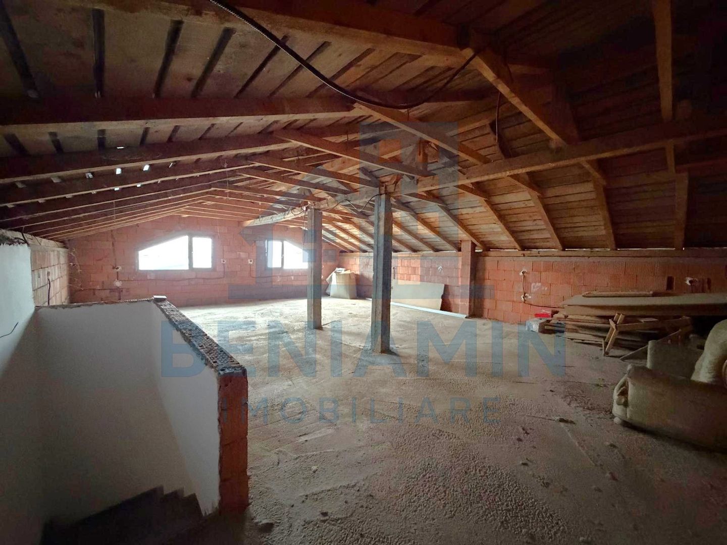 Casa situata in Catargiu Baraganului P+1+M suprafata 170mp-zona buna - Poză 9