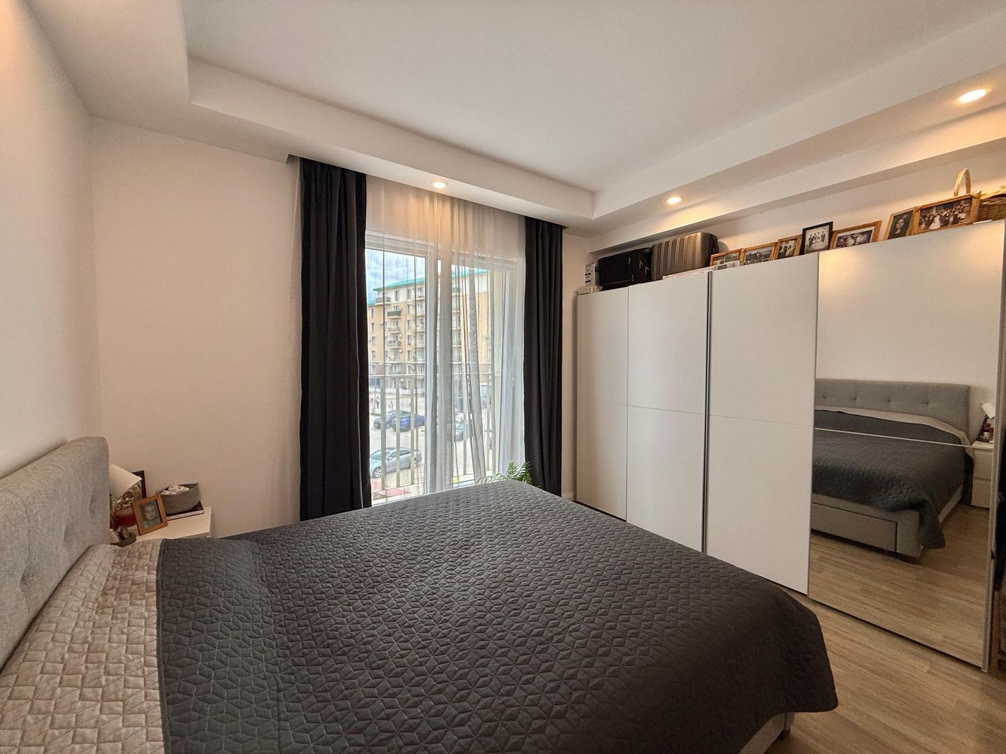 COSMOPOLIS - Apartament cu 2 camere si parcare, mobilat si utilat. - Poză 5
