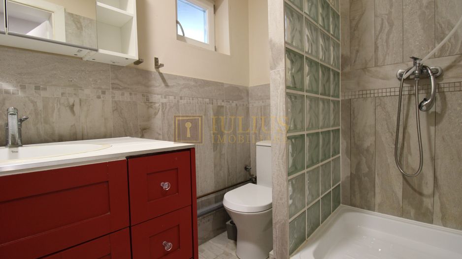 Garsoniera la casa, curte interioara si loc de parcare inclus - Poză 8