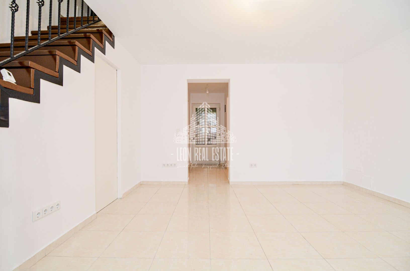 Casă înșiruită în prima parte a Florestiului, zona Stadion - Someșului - Poză 6