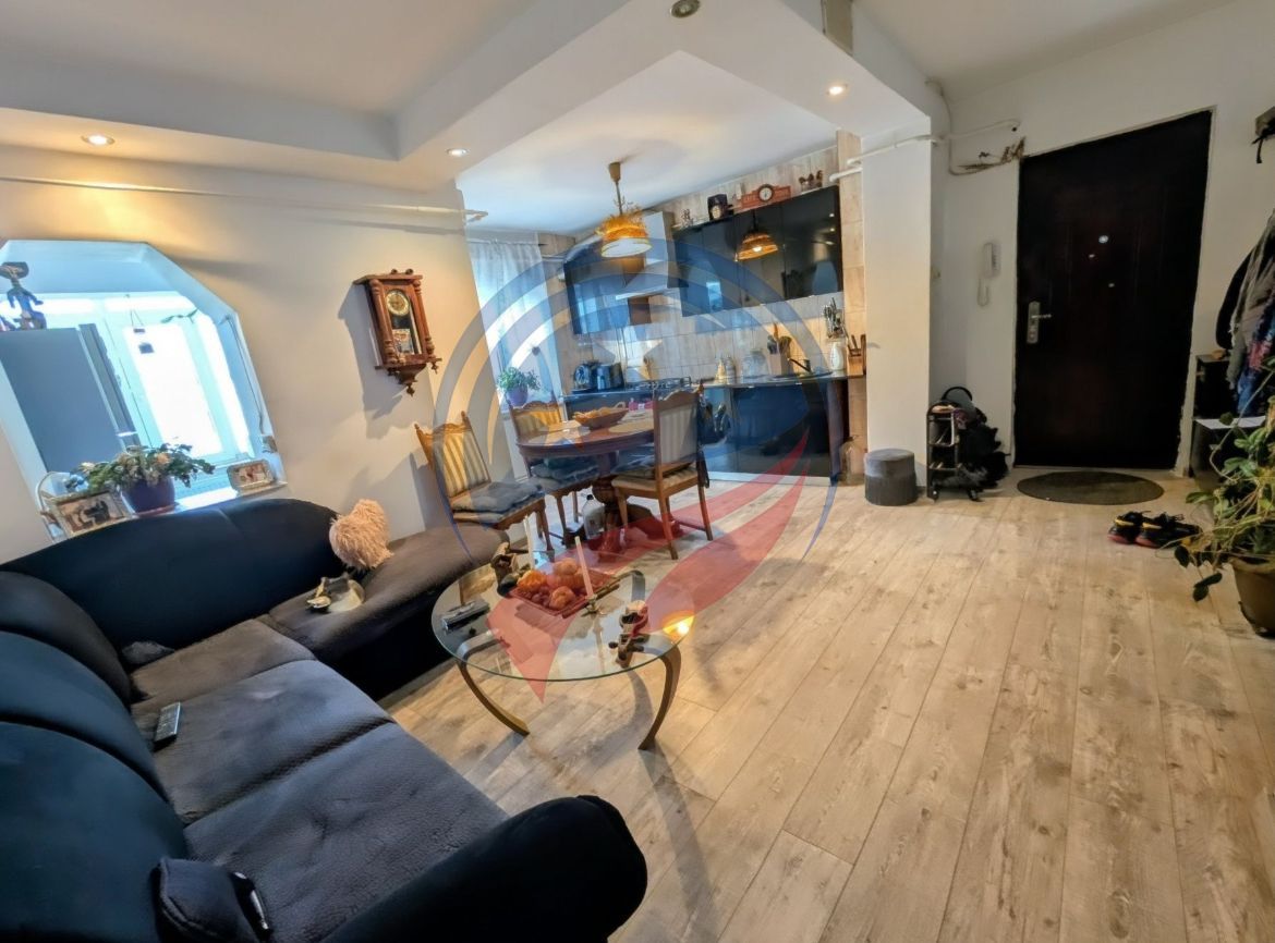 Apartament generos 4 camere, confort sporit, etaj 4/4, izolat termic - Poză 1