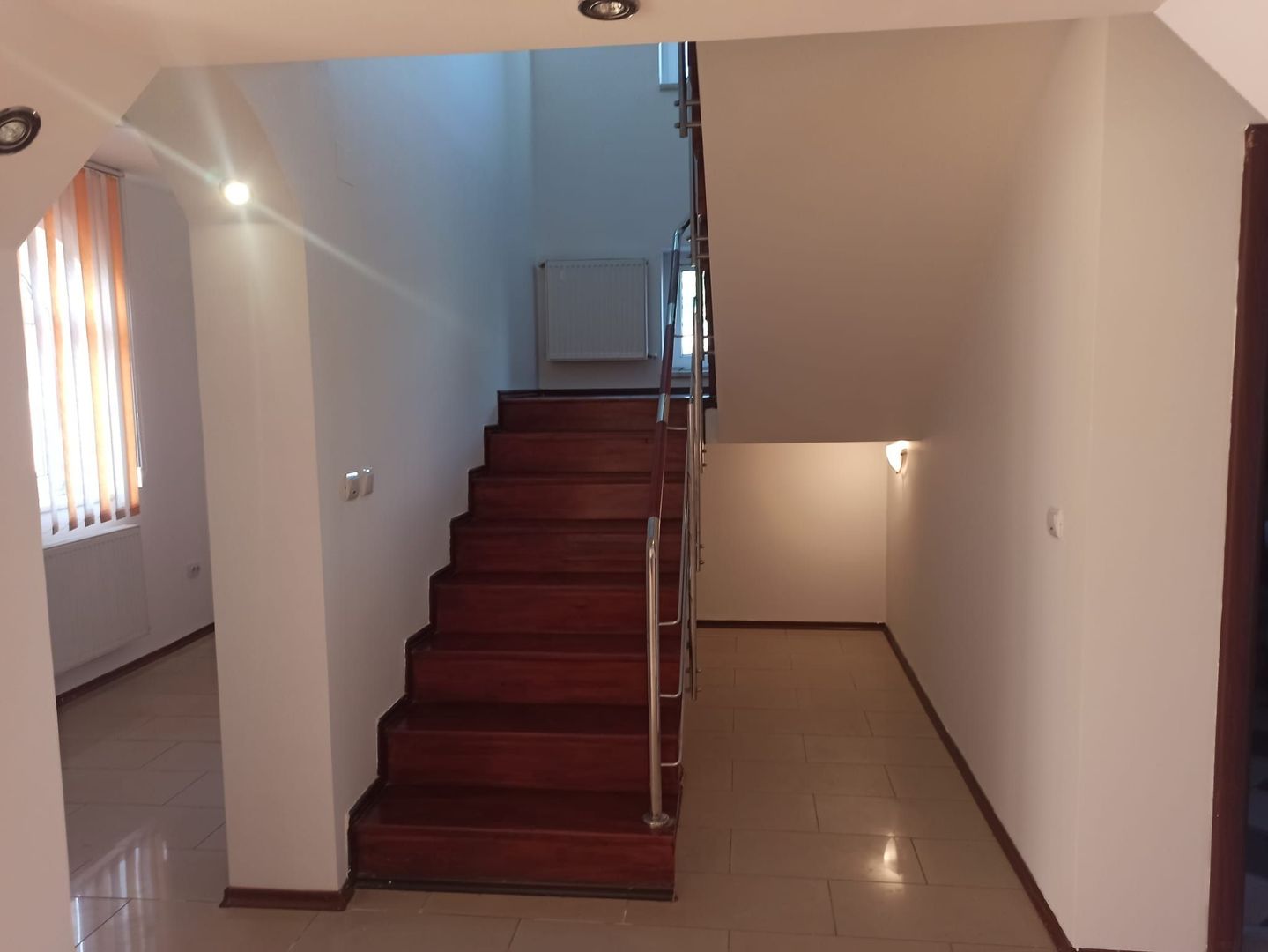 Casa 5 camere, 250 mp teren liber, adiacent șoseaua Leordeni - Poză 16