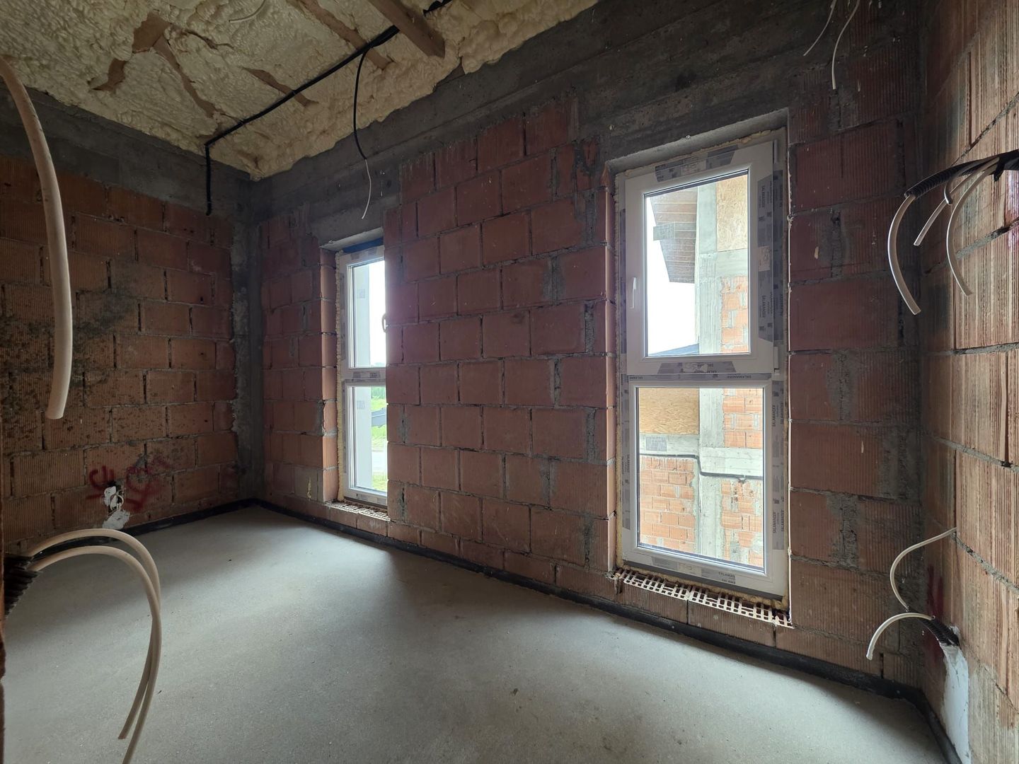 Vilă individuală în Tunari – 5 camere, curte privată - Poză 35