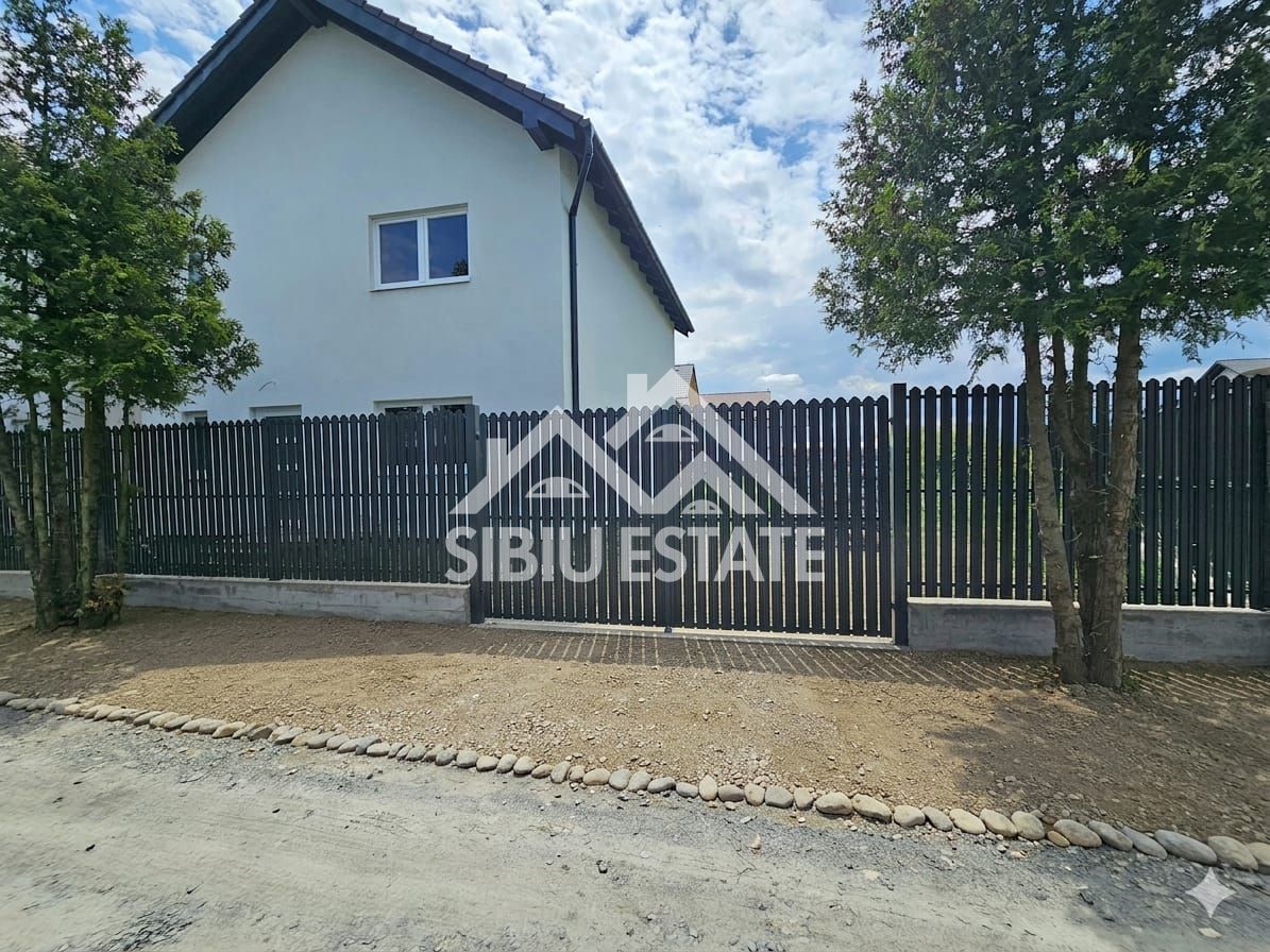 Casa unifamilala 5 camere curte proprie  Sura Mica zona Penny - Poză 1