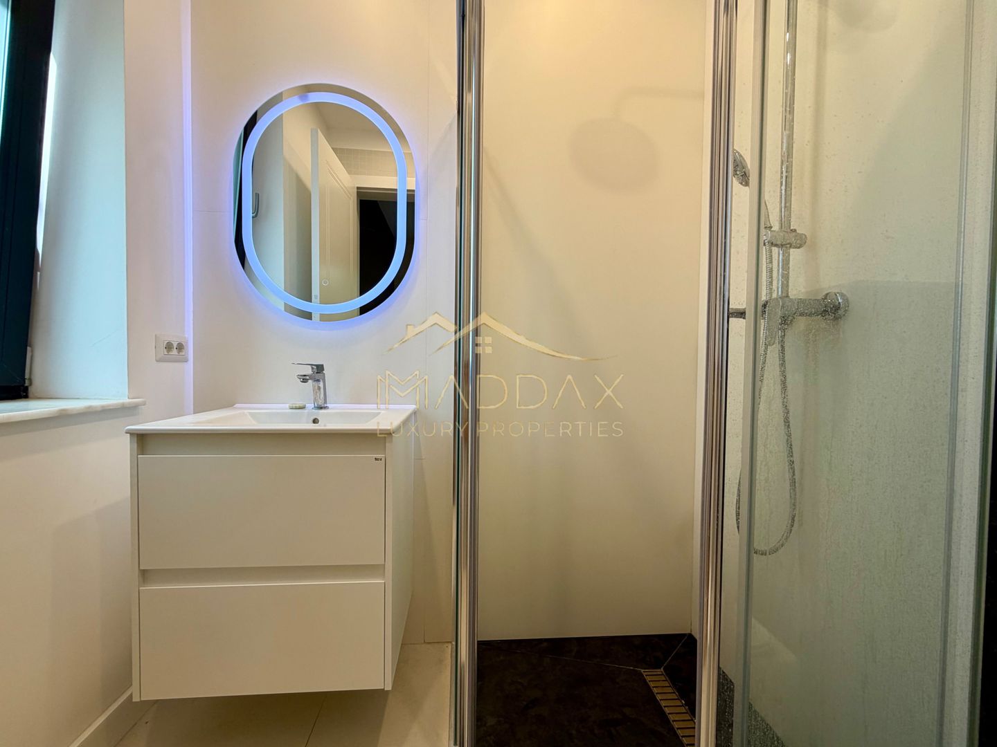 Vila cu 5 camere // * 565 mp gradina* // Tunari - Poză 32