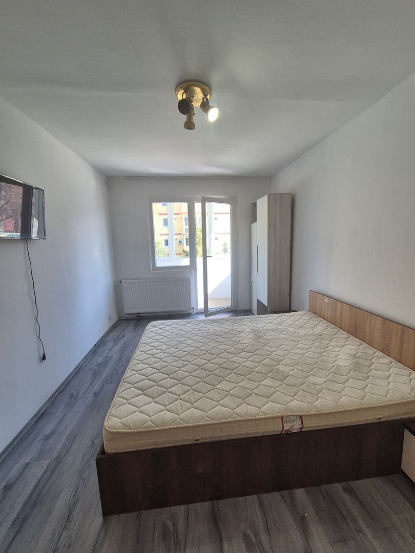 Închiriez apartament 1 camera etajul.1 - Poză 2