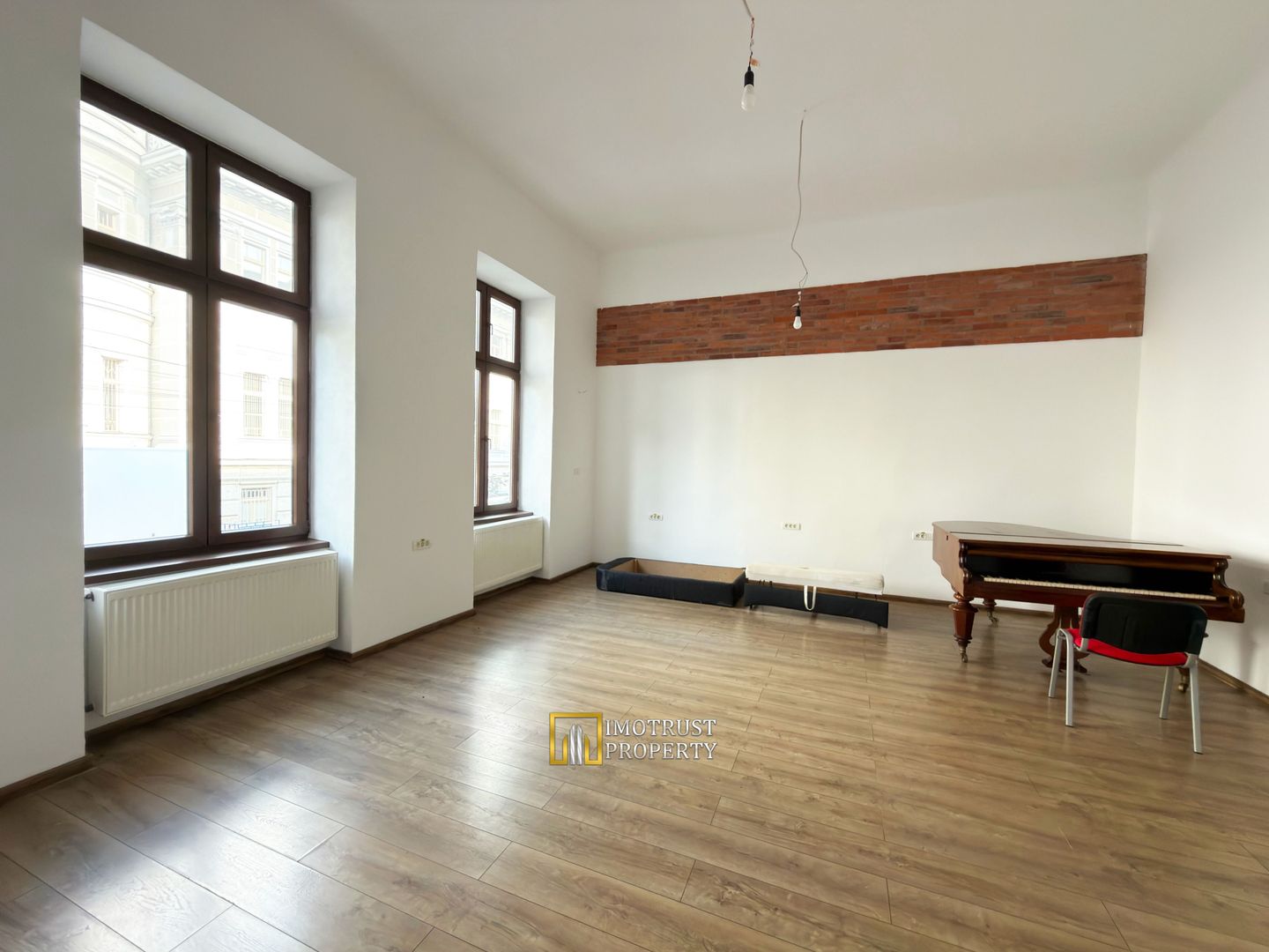 Spațiu Ultracentral de Închiriat – 110 mp – Arad - Poză 1