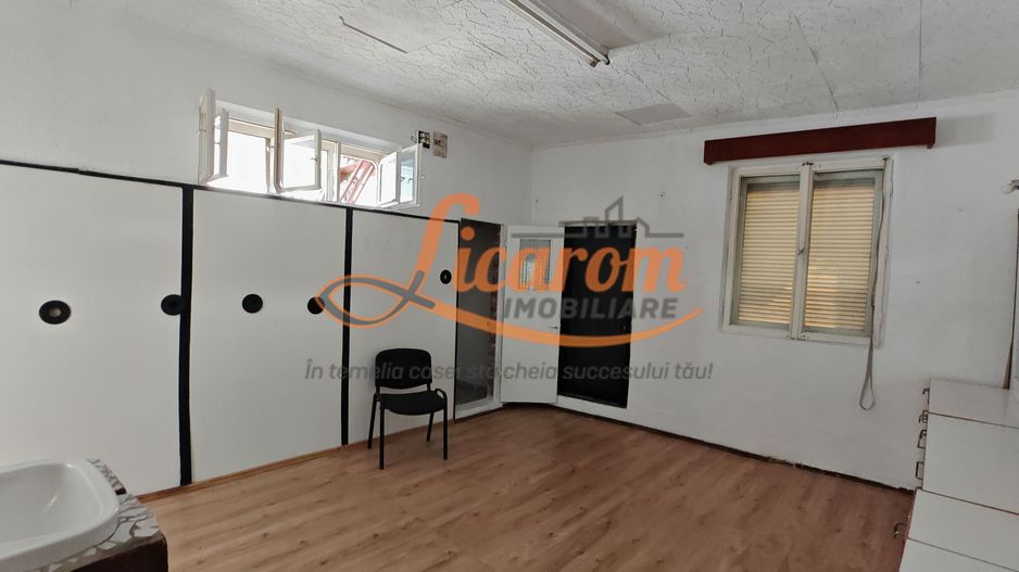 Blumana Proprietate singur in curte,2 corpuri de casa, fara amenajari - Poză 17