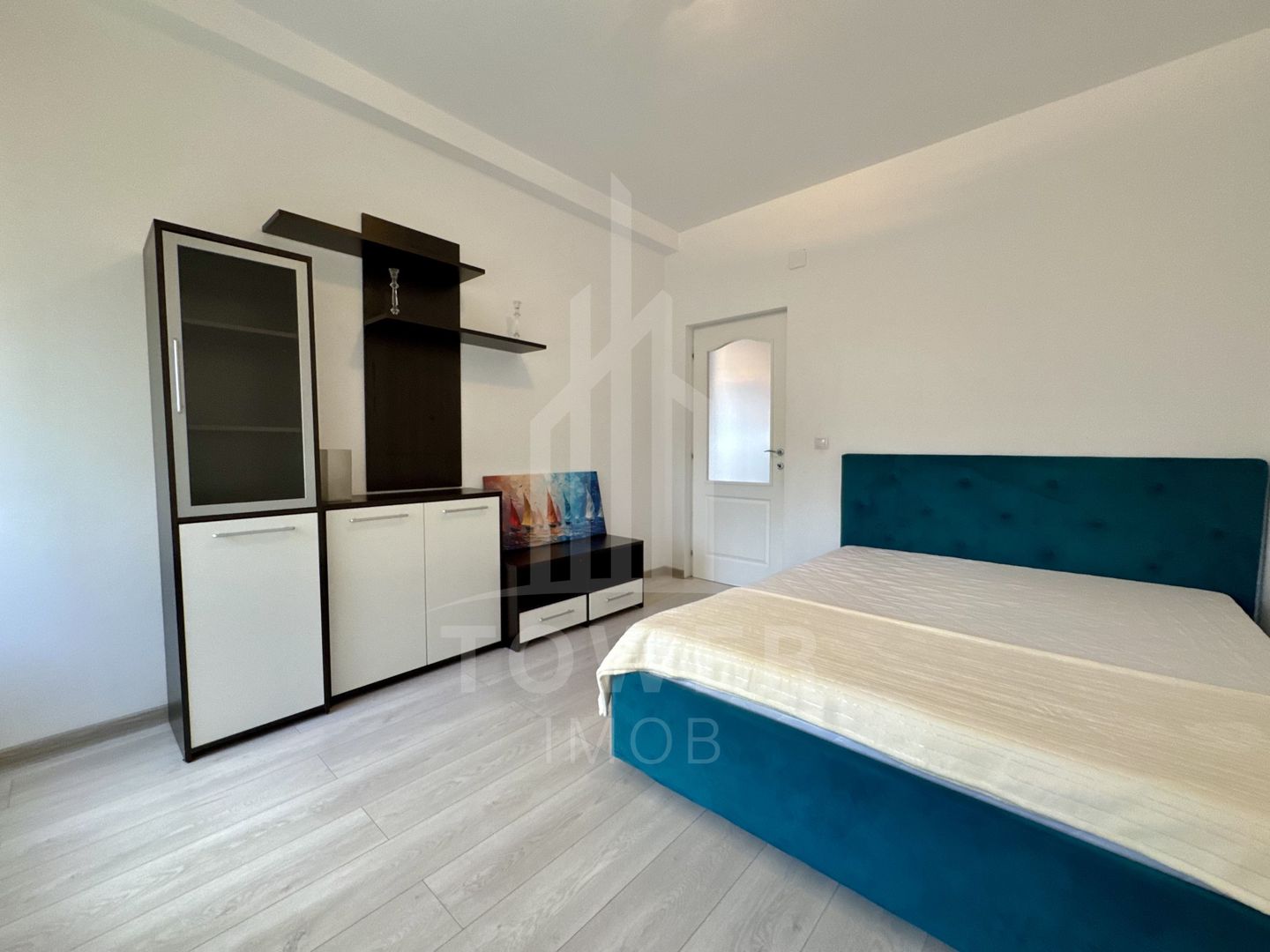 De inchiriat Apartament modern 3 camere cu curte privată şi parcare - Poză 7
