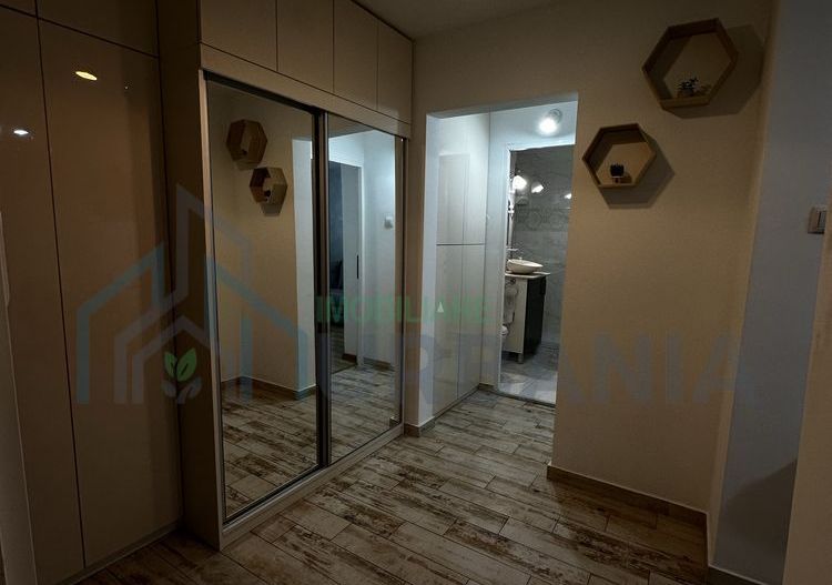 Inchiriez apartament 2 camere,decomandat,48 mp - Poză 1