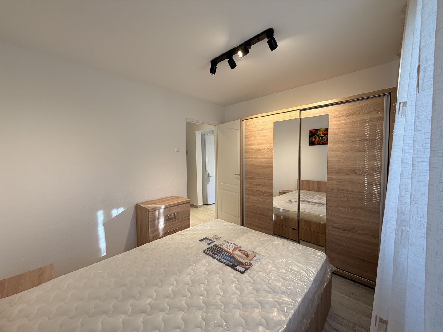 Apartament 2 camere renovat 2025, bloc 1976 – Sălăjan - Poză 6