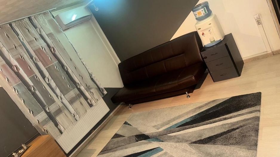 Apartament spatios cu trei camere, Brancoveanu, 80.000€ negociabil - Poză 2