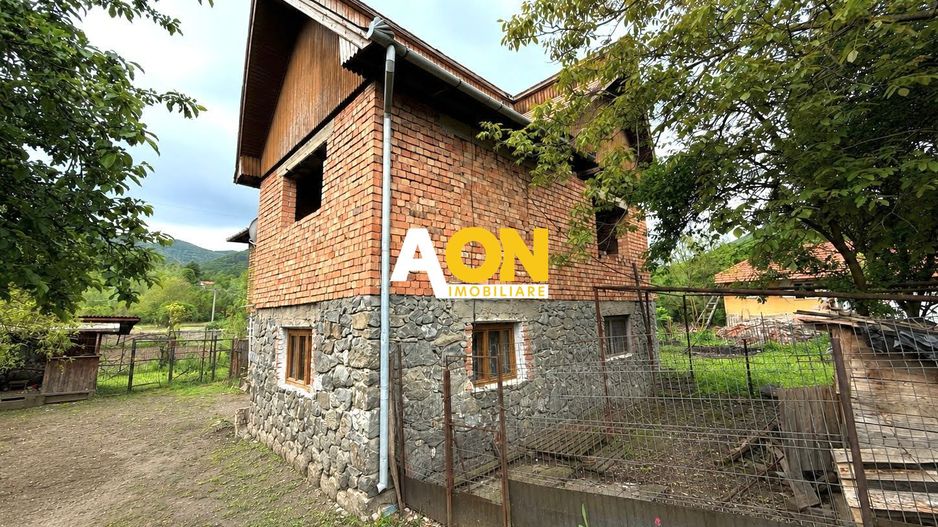 Casă cu 7 camere de vânzare în Meteș, 810 mp teren - Poză 1