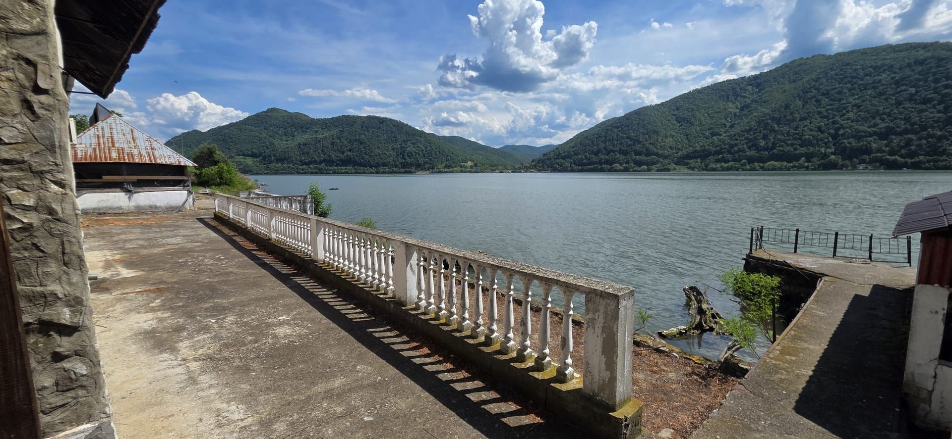 Pensiune cu acces direct la Dunare si teren de peste 6.000 mp, Berzasca - Poză 1