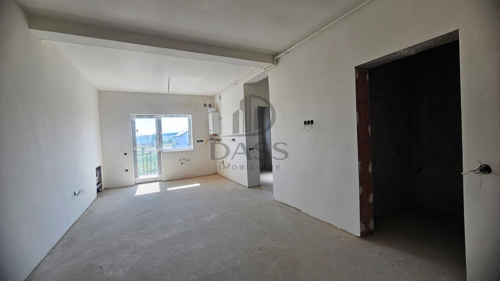 Apartament 3 camere 2 bai camara pe balcon si loc parcare Selimbar - Poză 2